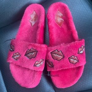 😍 VALENTINO GARAVANI” Lip-Appliqué Goat Fur Slides